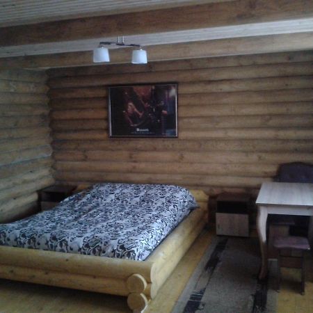 Hôtel Boykivskiy Dvir à Yasenitsa Zamkova Extérieur photo