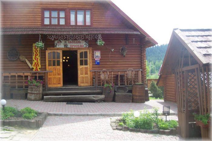 Hôtel Boykivskiy Dvir à Yasenitsa Zamkova Extérieur photo
