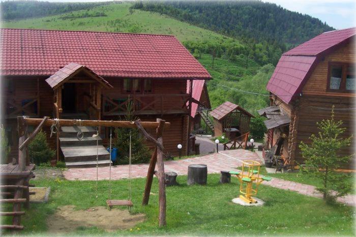 Hôtel Boykivskiy Dvir à Yasenitsa Zamkova Extérieur photo