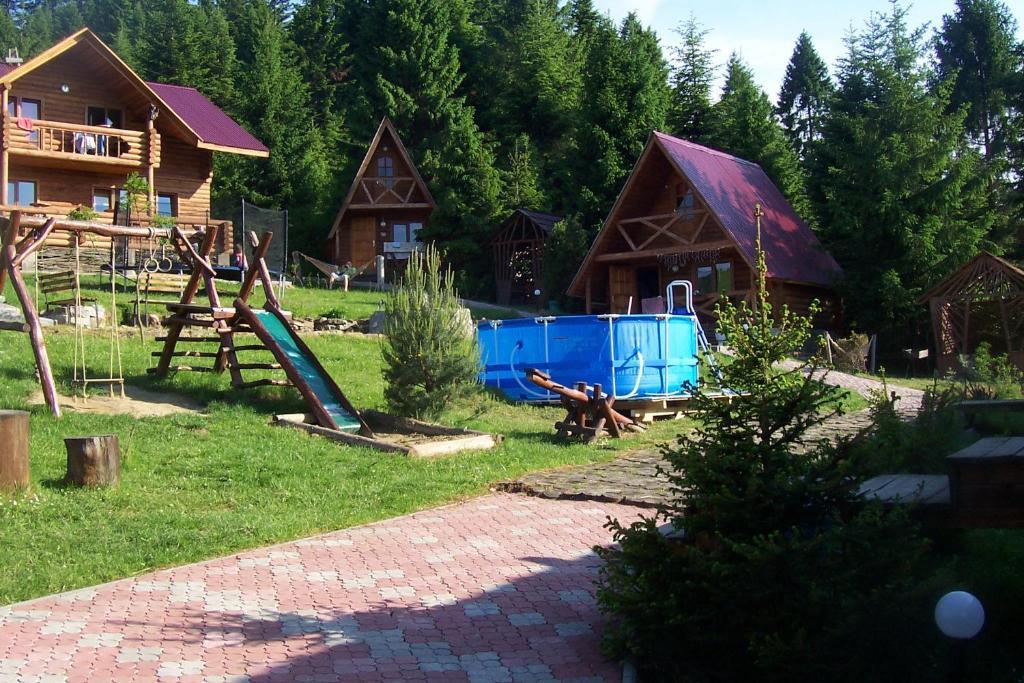 Hôtel Boykivskiy Dvir à Yasenitsa Zamkova Extérieur photo
