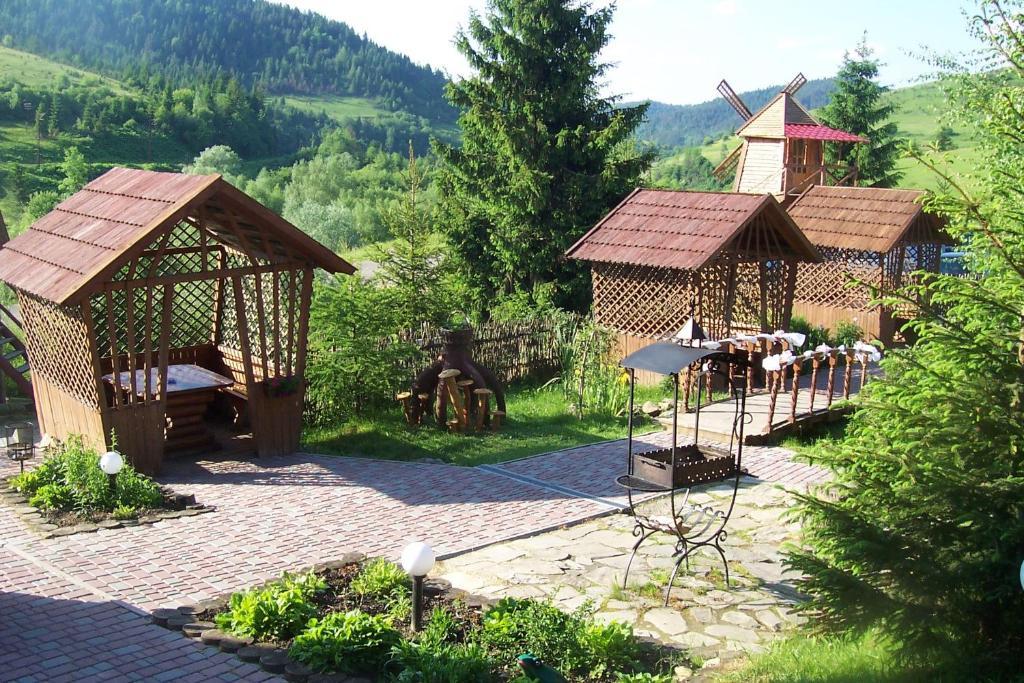 Hôtel Boykivskiy Dvir à Yasenitsa Zamkova Extérieur photo