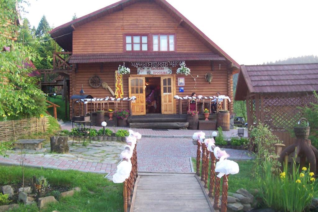Hôtel Boykivskiy Dvir à Yasenitsa Zamkova Extérieur photo