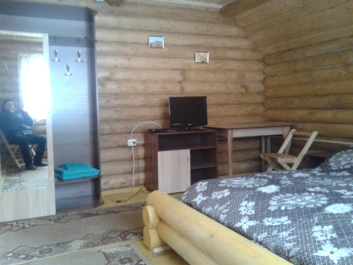 Hôtel Boykivskiy Dvir à Yasenitsa Zamkova Extérieur photo